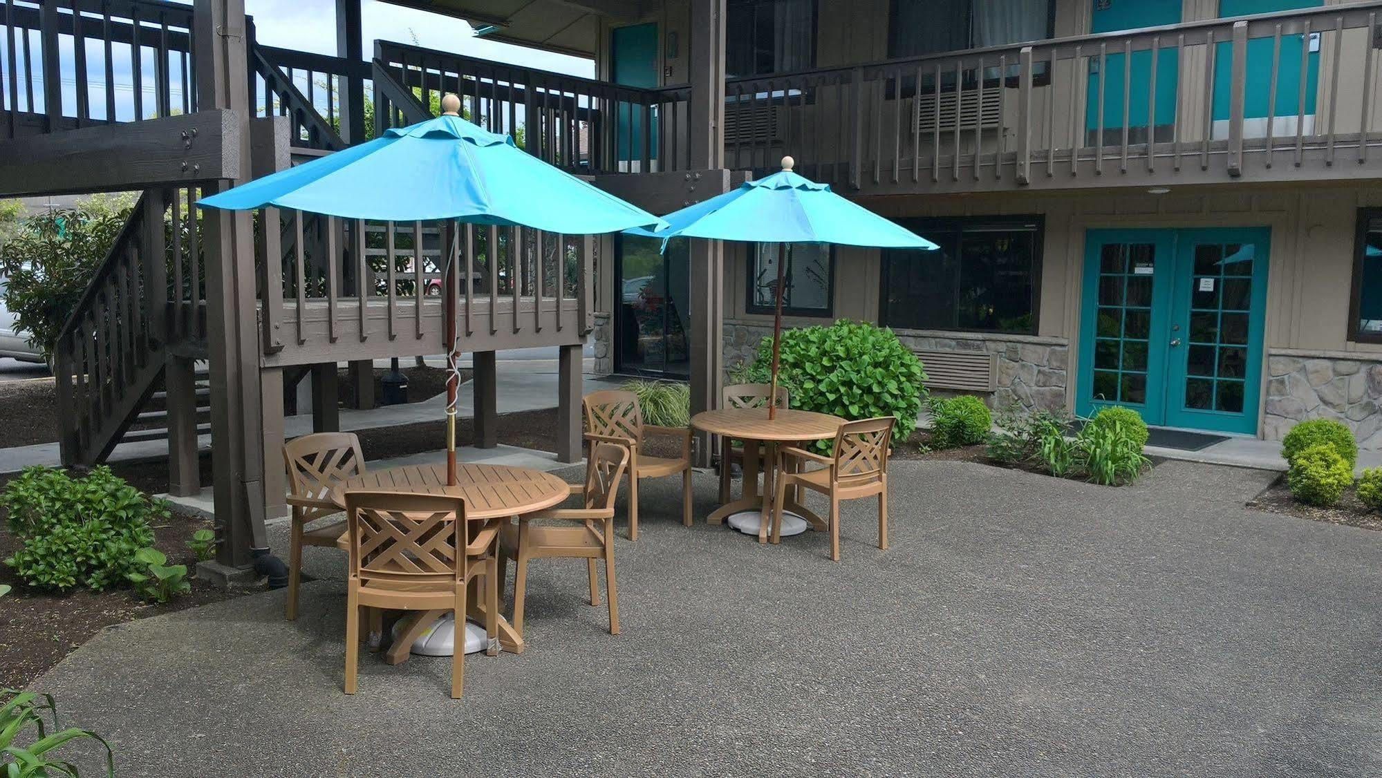 胡椒树酒店 比弗顿 外观 照片